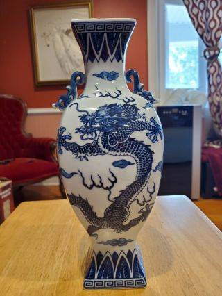 Chinese Qing Dynasty Porcelain Dragon Blue And White Vase