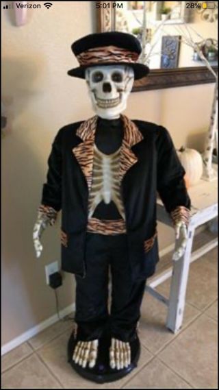 Gemmy Halloween 2004 Life - Size 5ft Animated Singing Dancing Tuxedo Skeleton Prop