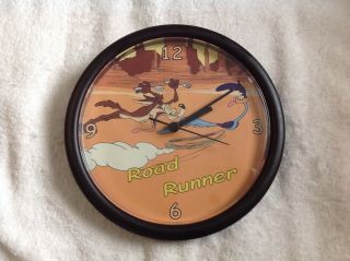 Vintage Looney Tunes Road Runner Wylie Coyote Plastic Wall Clock