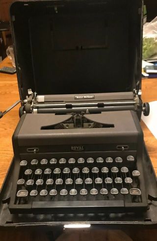 Vintage Royal Quiet Deluxe Typewriter With Case