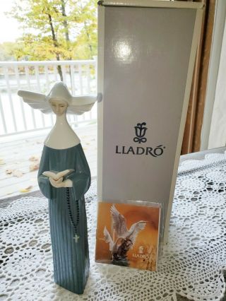 Lladro Spain Prayerful Moment Blue Nun Figurine 5500,  Box