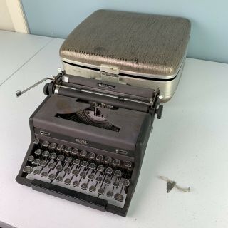 Vintage 1949 Royal Quiet De Luxe Gray Portable Typewriter W/ Case Elite