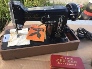 Spiegel Vintage Vogul Stitch Model 752 - 70 Zig - Zag Sewing Machine