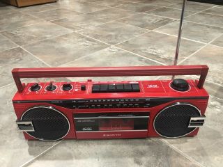 Vintage Sanyo M - 7022 Red Mini Boombox Ghettoblaster Am/fm Cassette Player