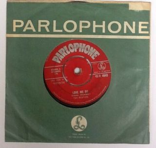 Love Me Do By The Beatles 1962.  7xce 17145 - 1n.  45 - R 4949.  Vinyl Single.