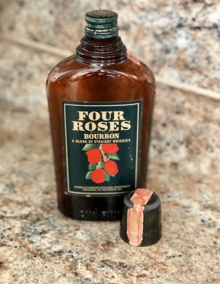 Vintage Four Roses Bourbon Bottle w/ Bakelite Cap & Federal Paper Seal 3