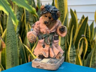 Vintage 1996 Boyds Bears Collectible Resin 4 " Figure Ms.  Griz.  Saturday Night
