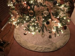 Frontgate 60 " Round Christmas Tree/skirt Cream Color Satin Damask With Cording