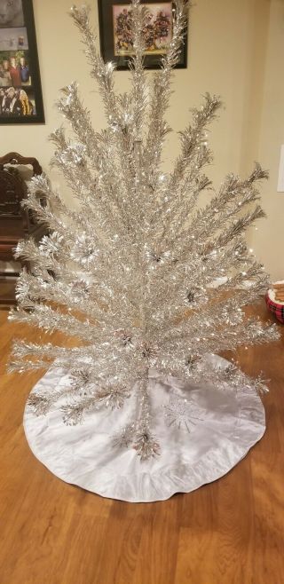 Vintage Evergleam Aluminum Christmas Tree 6 Ft Deluxe 94 Branch Pom Pom Complete