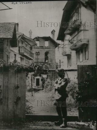 1944 Press Photo Nazi Soldiers In Market Town Of St Gingolph,  France - Nem71061