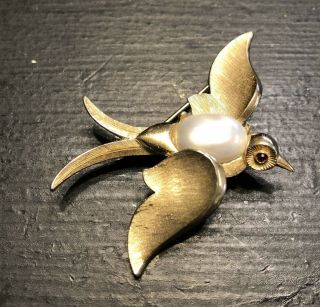 Vintage Alfred Philippe Crown Trifari Jelly Belly Gold Tone Bird Brooch Pin
