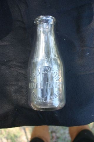 Vintage - - Model Dairy - - Galveston,  Texas - - Tex Tx Pint Embossed Milk Bottle