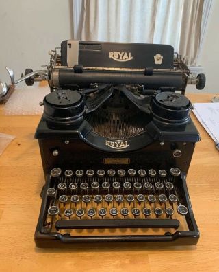 Antique Vintage Royal Model 10 Typewriter W/beveled Glass Sides
