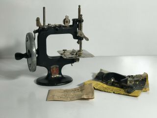 Peter Pan Model 0 Toy Sewing Hand Crank Machine Cast Iron Black - Aus Made.