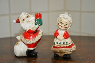 Cute Christmas Santa And Mrs.  Santa Clause Salt And Pepper Shakers