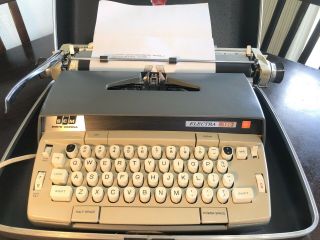 Vintage Smith Corona Electra 120 Portable Typewriter And Case Looks Great