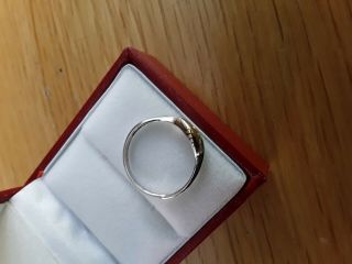 9ct White Gold Ring - 5 Diamonds Size M -