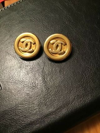 Authentic Vintage CHANEL CC Logo Gold plated Round Clip - On Earrings 2