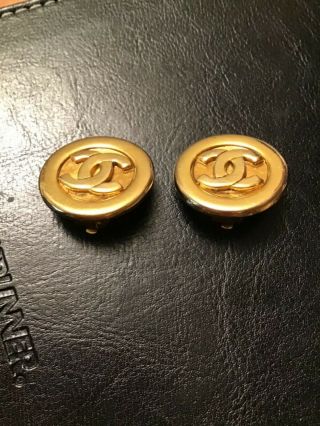 Authentic Vintage CHANEL CC Logo Gold plated Round Clip - On Earrings 3