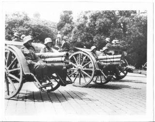 WWII Org US Press Photo - Artillery Cannon - Gun - Caisson - Horse - Salzburg Austria 2