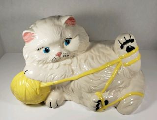Vintage Ceramic White Persian Cat Kitty With Ball Of Yarn