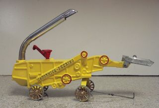 Vintage Arcade Mccormick Deering Thrasher Cast Iron Farm Toy