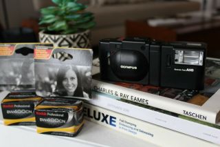 Olympus Xa Rangefinder 35mm Camera W/ A16 Flash 2.  8 - 22 Vintage Infinity