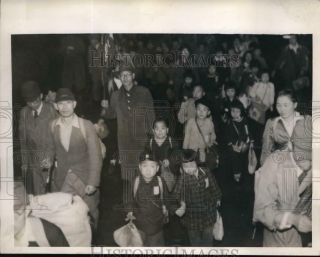 1945 Press Photo Japanese Children Return To Homes After Two Years War Absence