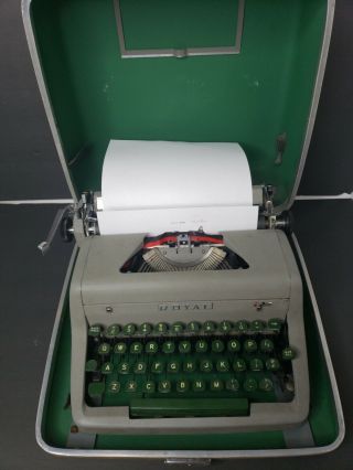 Vtg Royal Quiet De Luxe Typewriter With Case - Red & Black Ink - Gray / Green