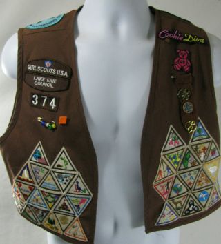Girl Scouts Brownie Brown Vest Size Large Patches Badges Lake Erie 374 Uniform