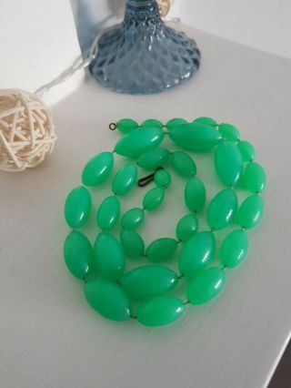 Vintage Art Deco Green Resin Early Plastic Bead Necklace Possibly Bakelite