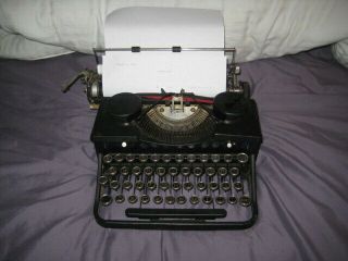 Vintage Portable Royal Typewriter Model P Serial P2156654 W/ Black Keys & Case