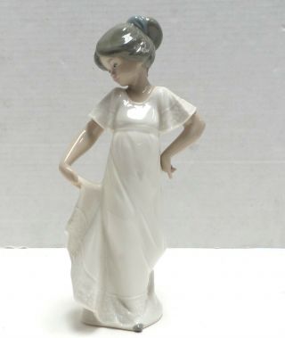 Nao Lladro Camison Con Vuelo 01110 How Pretty Girl In White Gown Dress 1988