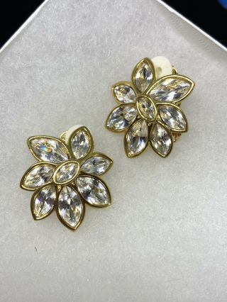 Vintage Signed Swarovski Swan Gold Tone Clear Crystal Flower Clip On Earrings