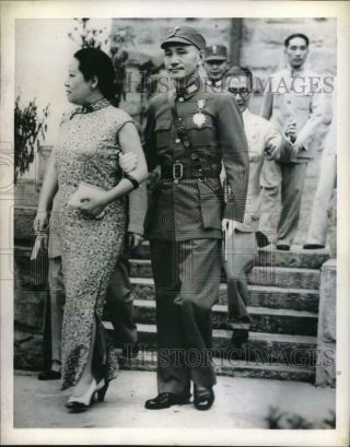1943 Press Photo Chiang Kai - Shek With Madame Kung,  Sister Of Madame Chiang