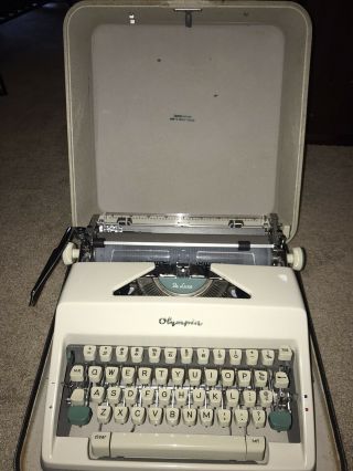 1965 Olympia Sm9 Deluxe Typewriter W/ Case & Ribbon -,  Great