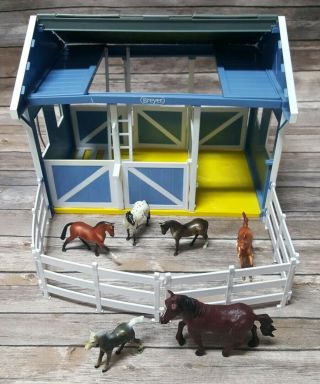 Breyer Horse Stable Stall Classic Country Blue Barn Fence Reeves Horses