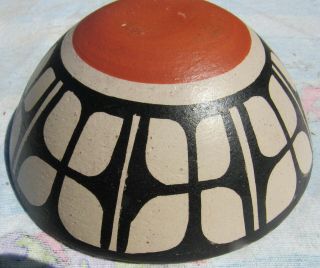 Gorgeous Vintage Santo Domingo Pueblo Indian Pottery Bowl Butterfly FLOWER 6.  5 