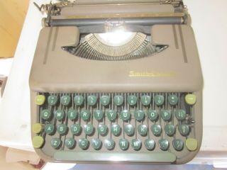 Vintage 1950 Smith Corona Skyriter Portable Typewriter In Metal Case