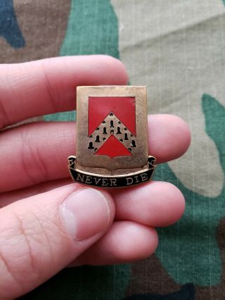 Wwii Us Army 999th Armored Field Artillery Battalion Theatre Made Dui Crest Pin