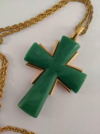 Vintage Crown Trifari Gold Tone & Jade Green Lucite Cross Pendant Necklace Euc