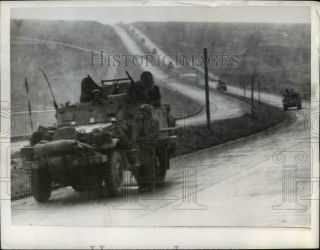 1945 Press Photo Armor Of The 1st American Army Races Toward Cassel,  Germany
