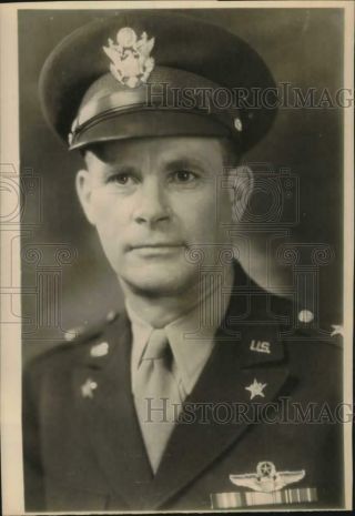 1944 Press Photo Fortress Operations Officer General John E.  Upston.