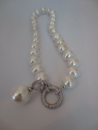 AN EXCEPTIONAL STERLING 18K WHITE GOLD SHELL PEARL JEWELED NECKLACE 2