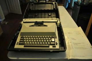 Vintage Sears The Scholar Sr3000 Portable Electric Typewriter W/ Case 161.  53680