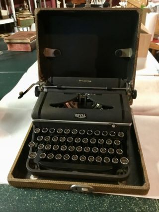 Vintage Royal Companion Portable Typewriter W/original Hard Case