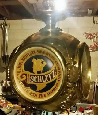 1972 - Vintage - Schlitz Rotating Beer Sign / Clock - Serial N4404085