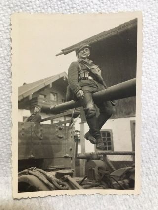 German Wwii Photo Luftwaffe Soldier W/ Flak 88 Gun Barrel In His Crotch T76