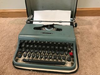 Vintage Portable Underwood Olivetti Lettera 22 Blue Metal Body Typewriter