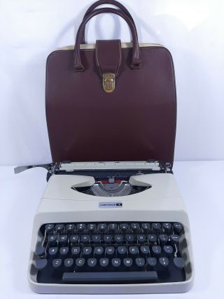Vintage 1960s Underwood 18 Made In Italy Portable Typewriter With Case -